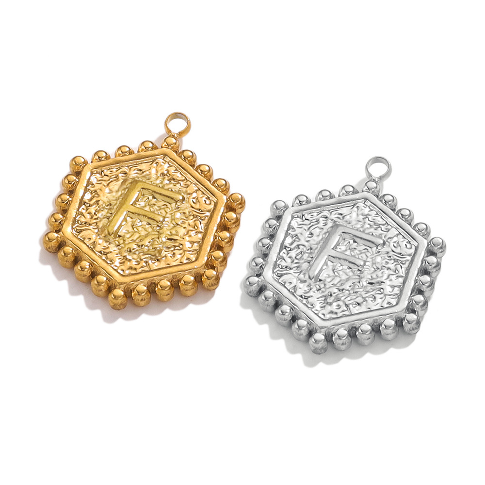 Colgante hexagonal de la letra del corazón del acero inoxidable A-Z colgante de la letra hexagonal DIY accesorios de la joyería colgante