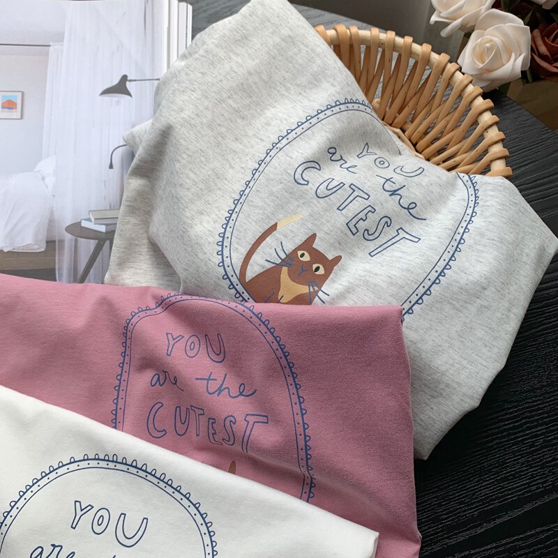 Real Shot ◆ =Ω=. 26 New Styles of Pure Cotton T-Shirts with Cat Illustrations and Contrasting Color Sketch Prints for Women, Summer New Solid Color T-Shirts.