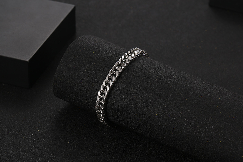 Titanium Steel Fashion Simple Men's And Women's Cuban Chain Accessories display picture 5