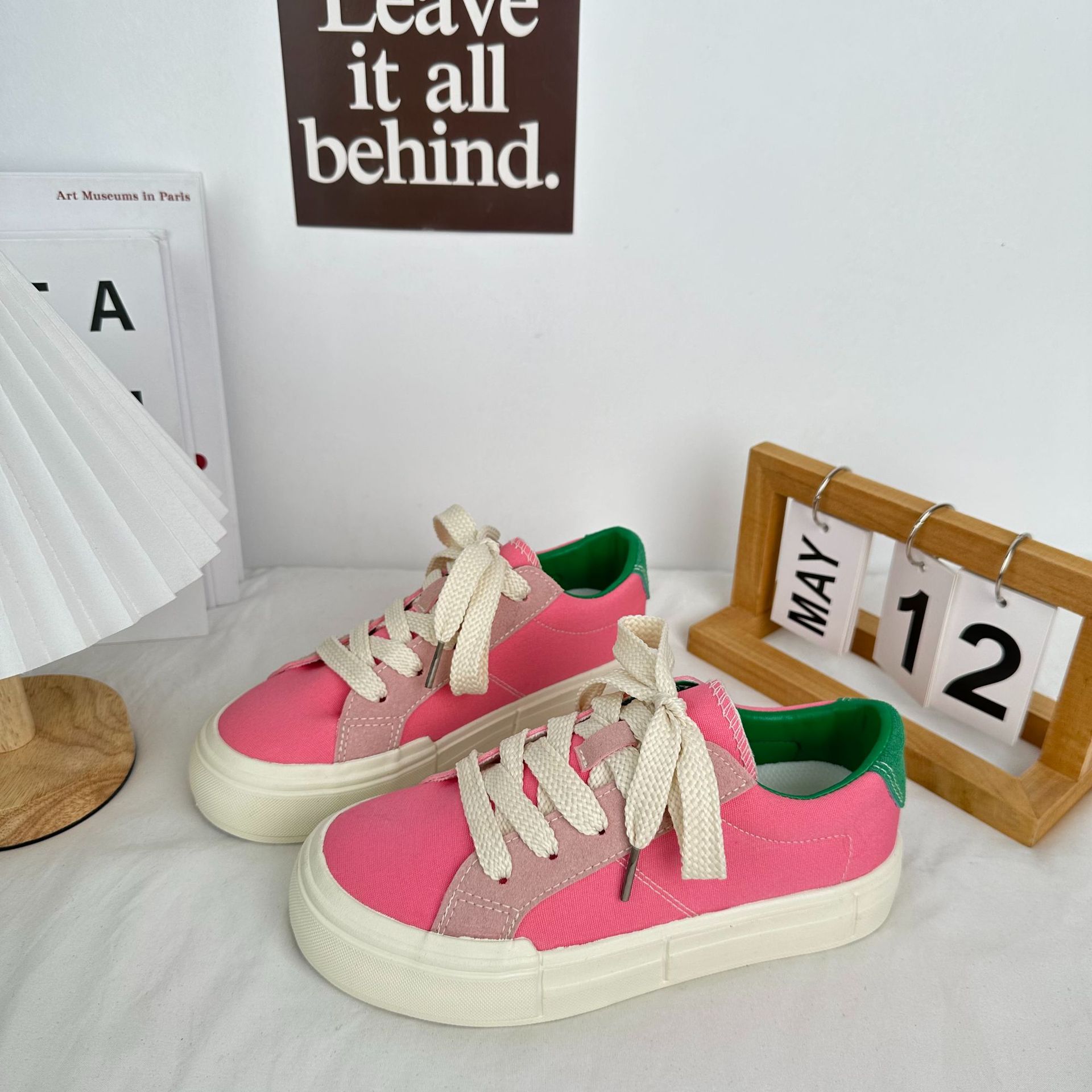 Yuanbo 2024 nuevos zapatos chinos de tabla roja de mujer baja parte transpirable coreana zapatos de lona casuales zapatos de mujer de estilo de Hong Kong