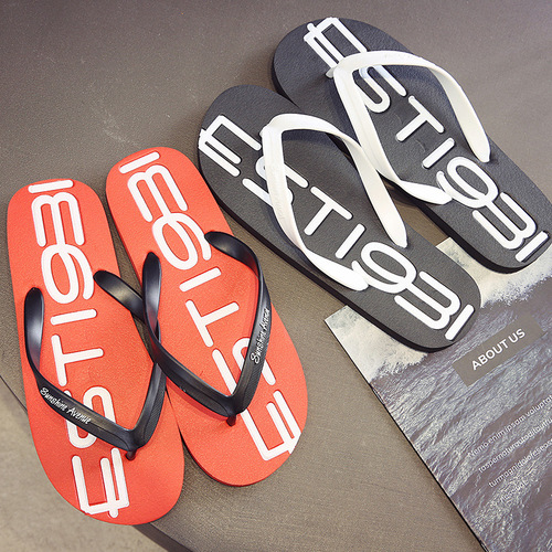 Men's Summer Korean Style Trendy Slip-On Flat Sandals with Anti-Slip Outsole, Indoor/Outdoor Casual Beach Slippers, Fashionable for Outside Wear