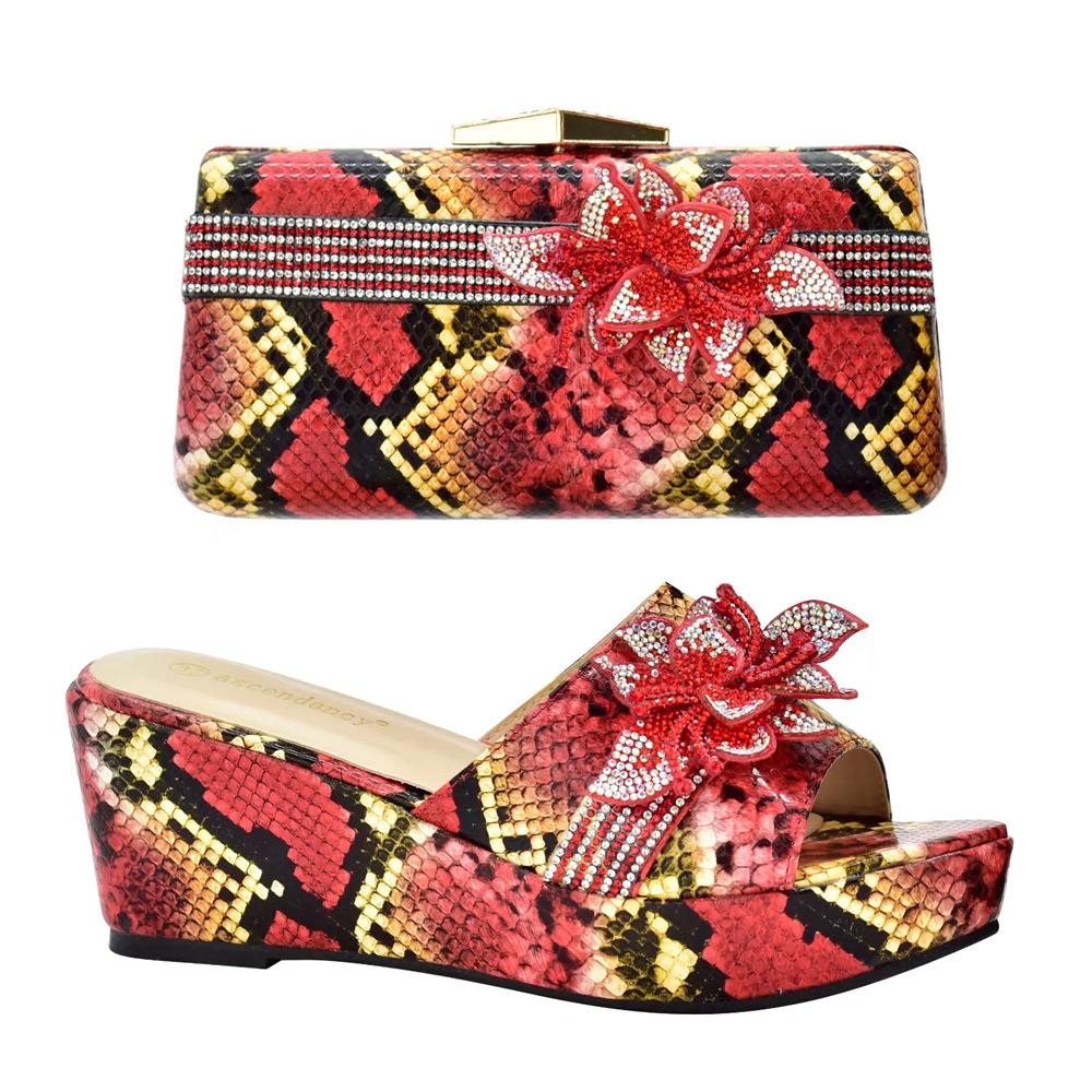 Snakeskin wedge sandals with round toe and three-dimensional applique embellish clutch shoe bag_vogvips.com