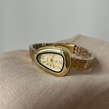 直播引流IEKE冷淡风蛇头轻奢高级感气质女士女款精致小众石英表