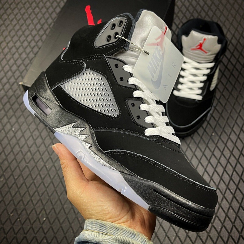 2025 New Color Aj5 Black and White Rukawa Maple Practical High-Top Retro Versatile Men's and Women's Sports Basketball Shoes 3D Stand