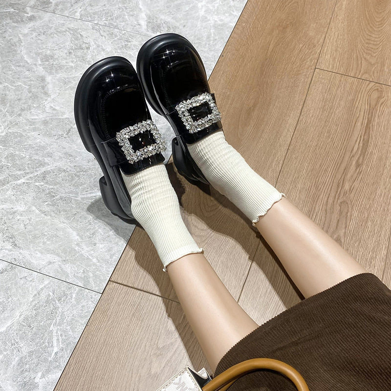 Giày lười nữ đế dày da bóng khóa vuông đính đá, gót thô 3-5 cm — Màu đen