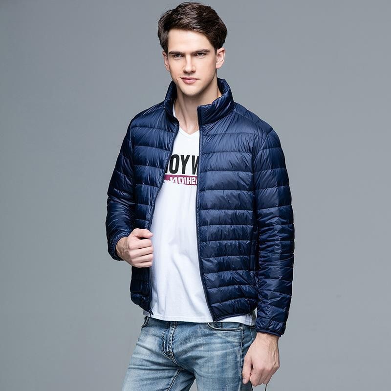 Lightweight cotton hooded men's short jacket, new autumn/winter style, available in plus sizes, ultra-thin, lightweight, and provides warmth and protection against the cold, made with a velvet cotton fabric Lightweight cotton hooded men's short jacket, new autumn/winter style, available in plus sizes, ultra-thin, lightweight, and provides warmth and protection against the cold, made with a velvet cotton fabric
