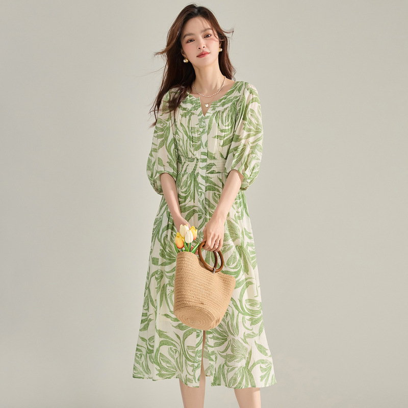 Summer French-Style V-Neck Fresh Green Printed Dress with Lantern Sleeves, Waist-Cinching, Slit, Holiday-Style Long Dress 15695