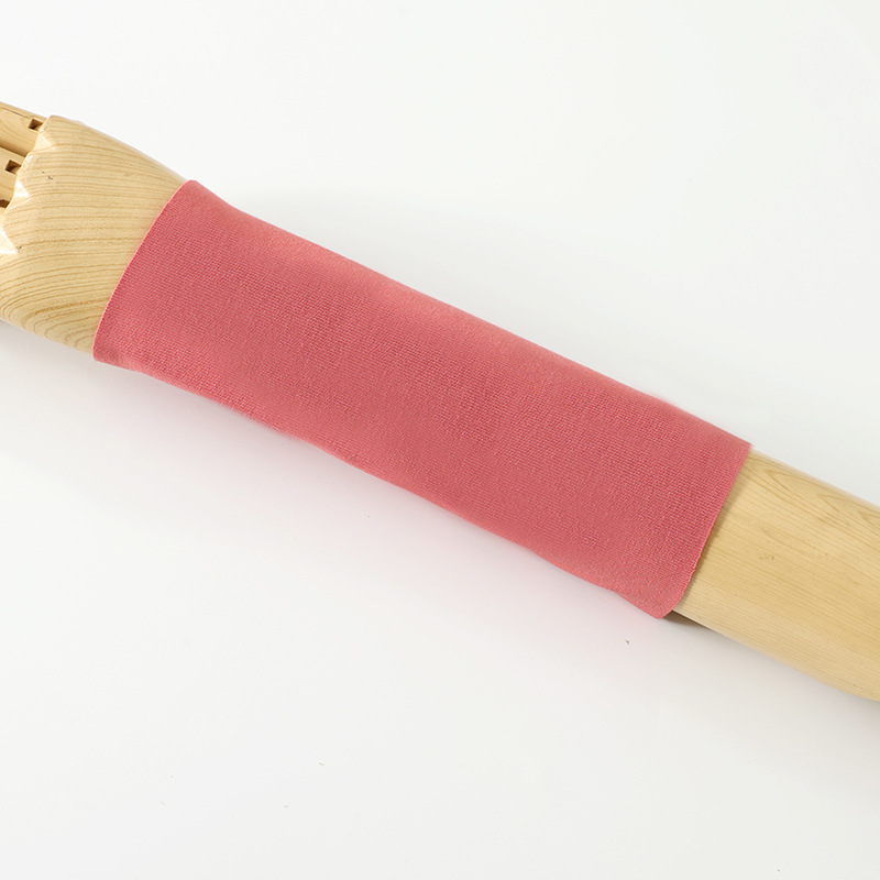 モーダルは腕を保護して肘を保護します。