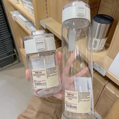 MUJI-style affordable portable plastic cup with tea infuser, heat-resistant, Instagram-worthy, summer-ready, minimalist design, and shatterproof for on-the-go use.