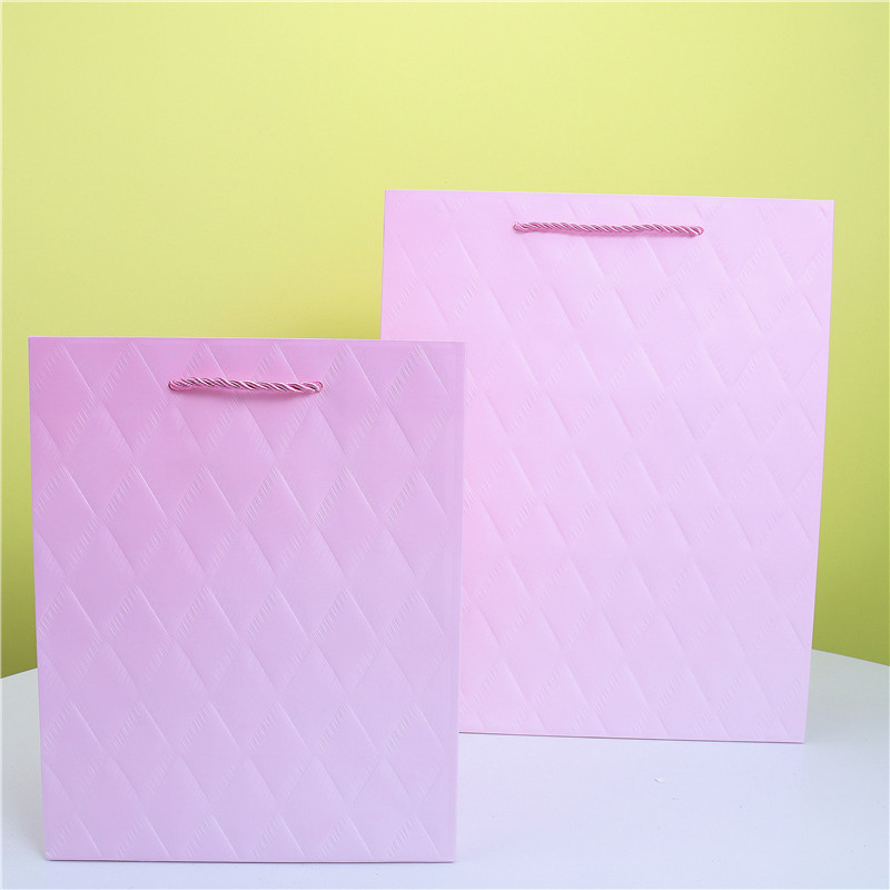 Single-color shallow embossed white cardstock gift handbag, best-selling for export, paper bag for supermarket, gift bag, handbag