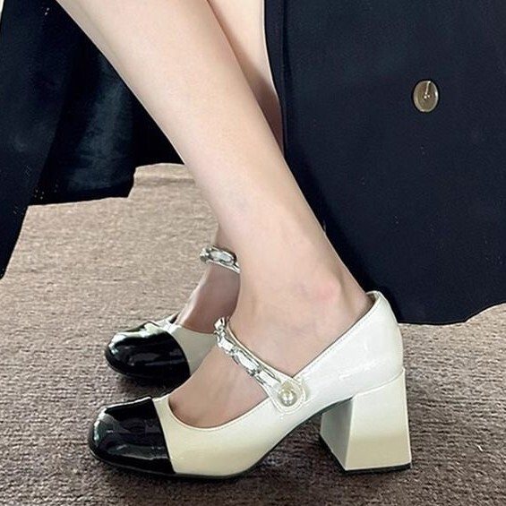 New Black and White Stitching Mary Jane High Heels for Women Square Toe Fairy Small Leather Shoes Pearl Chain Patent Leather Thick Heel Shoes