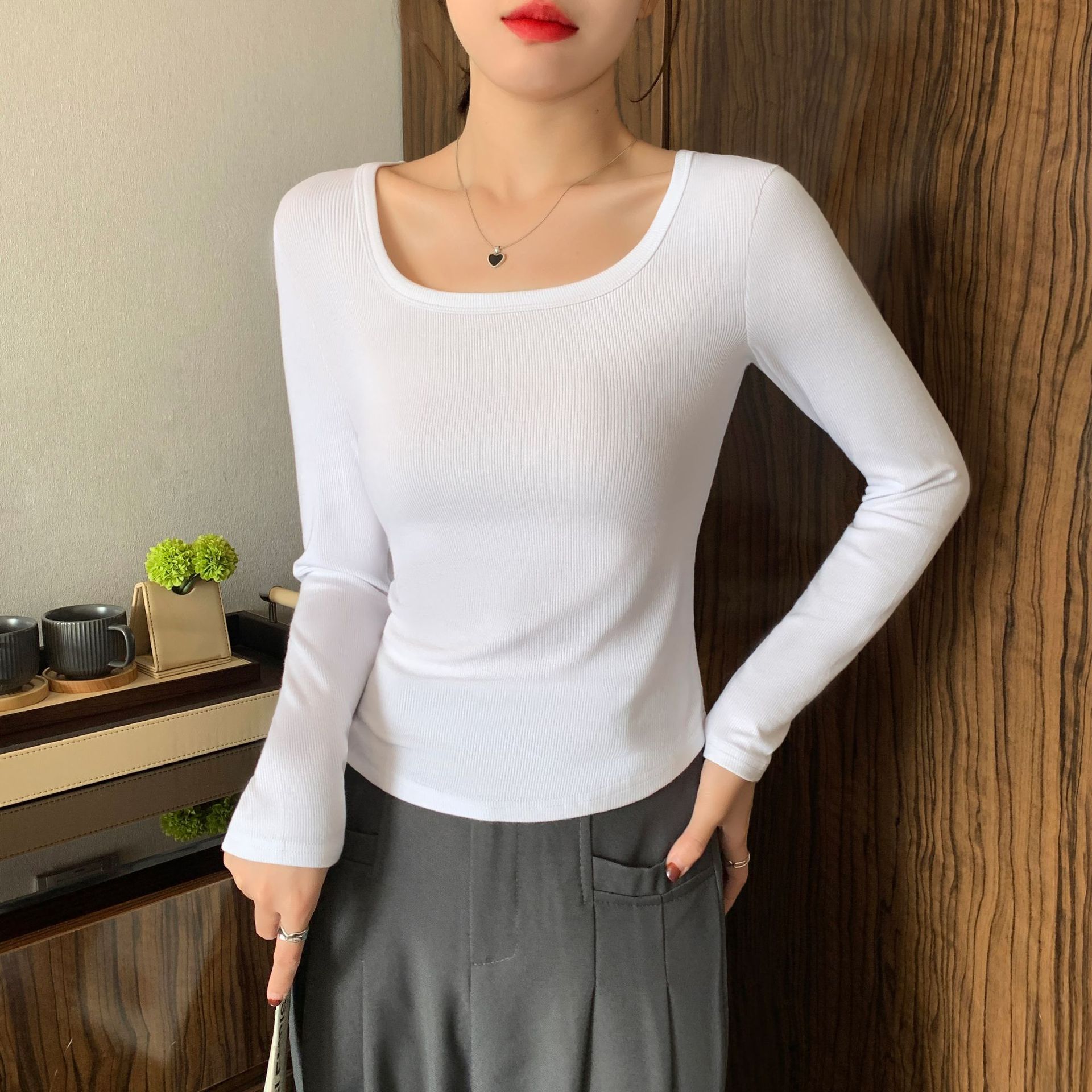 스퀘어 칼라 바토밍 셔츠 여성의 2024 년 가을과 겨울 새로운 화이트 솔리드 컬러 우아한 올 매치 곡선 바닥 바닥 상단