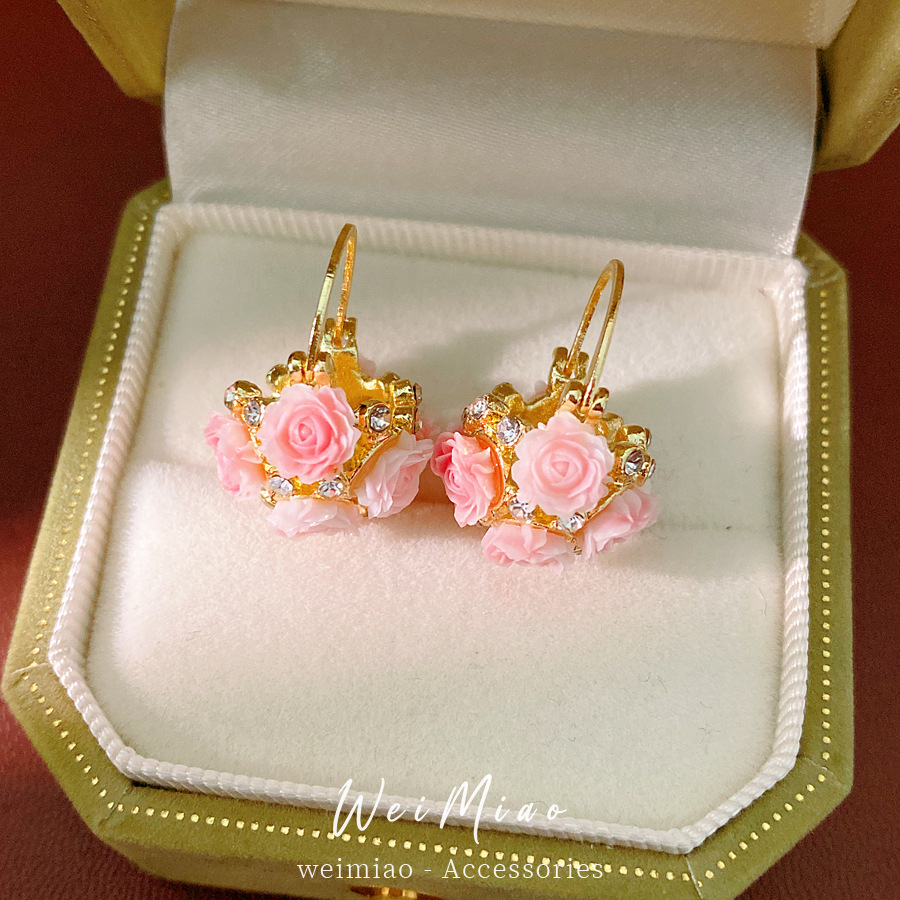 Resina de diamantes flores canasta de flores buckle viento idílico fresco temperamento dulce pendientes ligero lujo alta sensación auriculares al por mayor