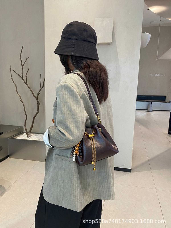 复古真皮小众褶皱云朵饺子包女高级感时尚腋下单肩斜挎包小水桶包|undefined
