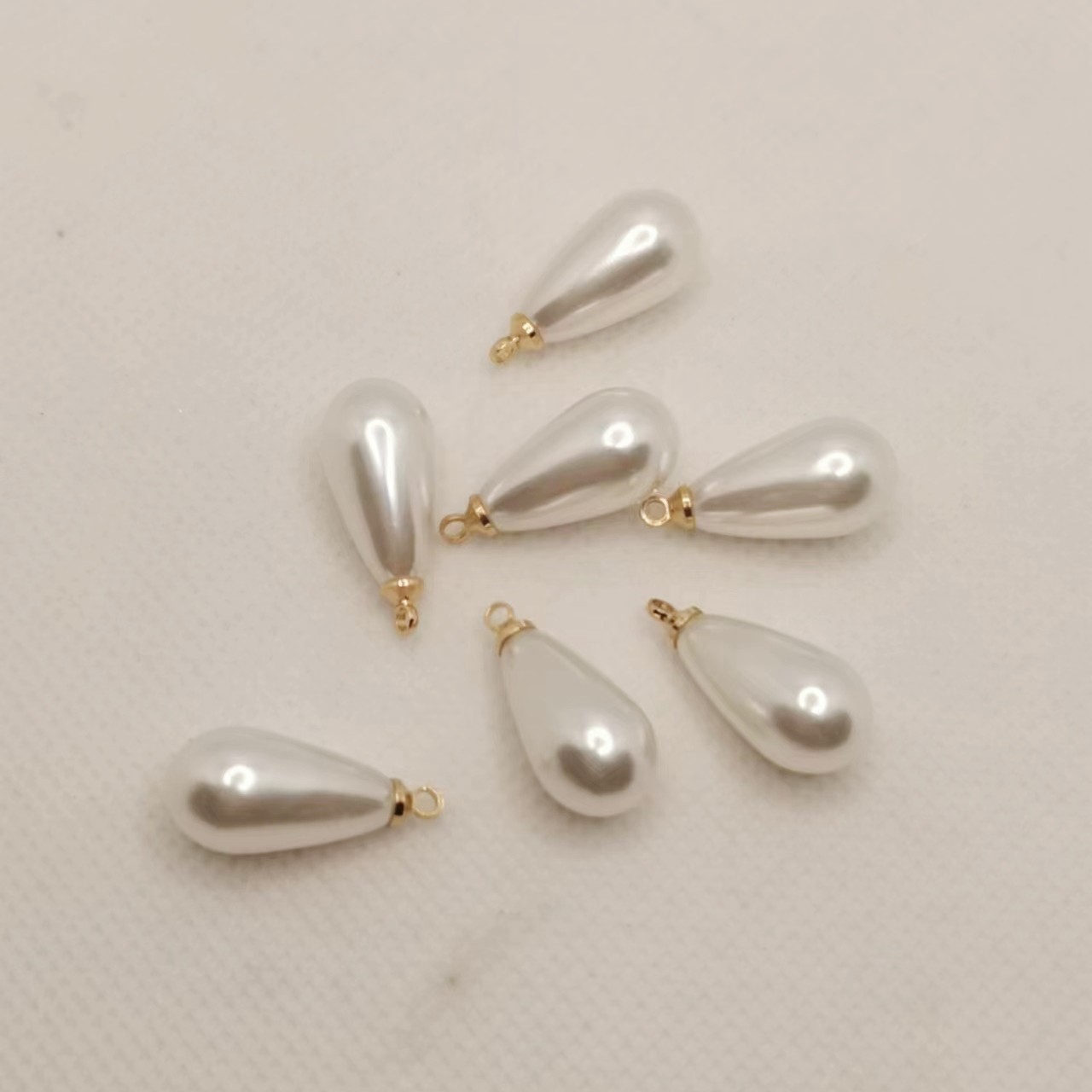 ハイライトは真珠の水滴のペンダントの流行のネックレスのイヤリングの部品をまねます。