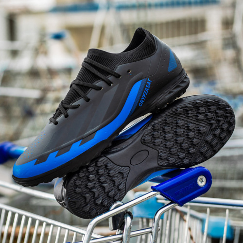 Durable high-top football shoes for students, suitable for training and competitions, featuring reinforced toe caps for enhanced durability.