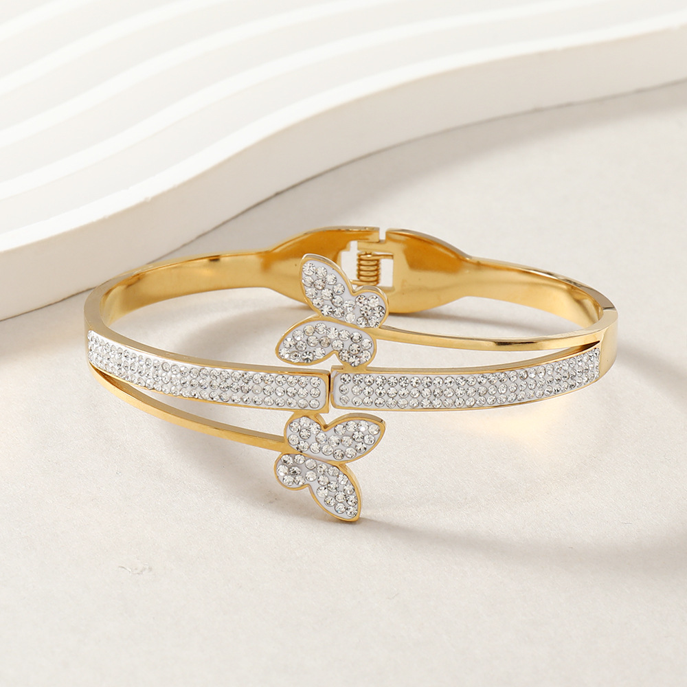 Pulsera de hebilla de acero de titanio de moda para todos los partidos pulsera de diamantes de mariposa de alto grado para mujer pulsera de acero inoxidable de lujo ligero fabricante