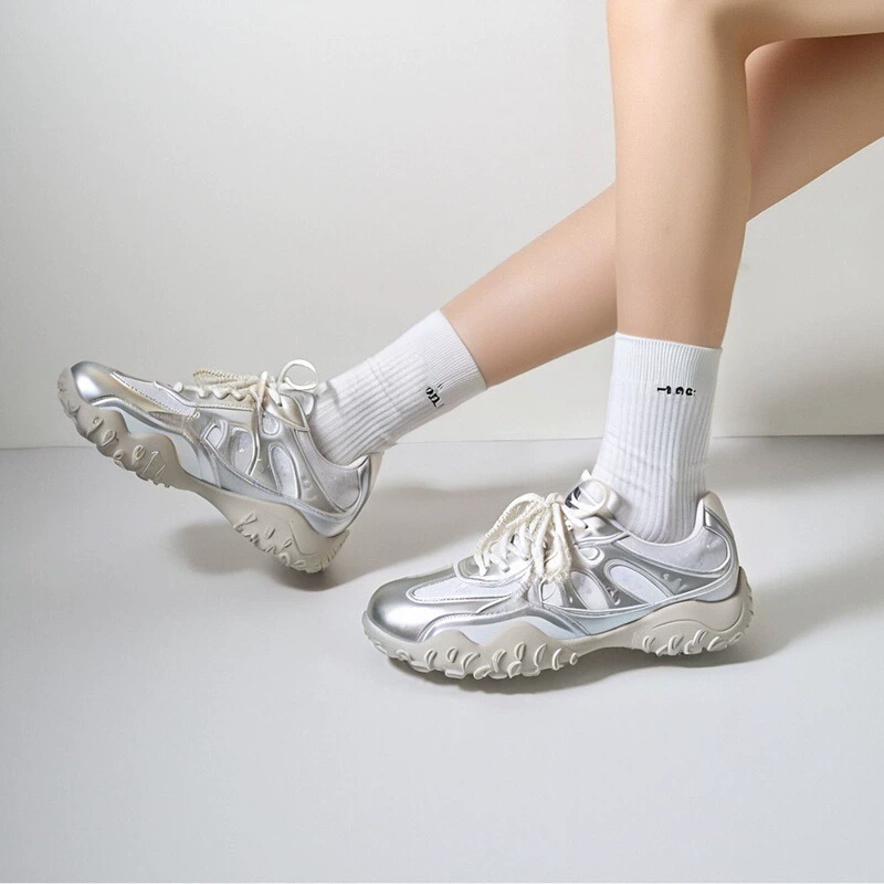 2025 новых универсальных балетных туфель из натуральной кожи с жемчугом для женщин на толстой подошве и спортивной и повседневной обуви с увеличением высоты на 5 см.