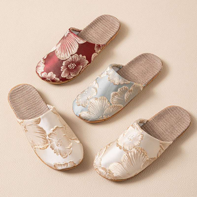 Wedding fabric home decor Chinese-style slippers for men and women, indoor couple slippers for wooden floors, linen sandals Wedding fabric home decor Chinese-style slippers for men and women, indoor couple slippers for wooden floors, linen sandals