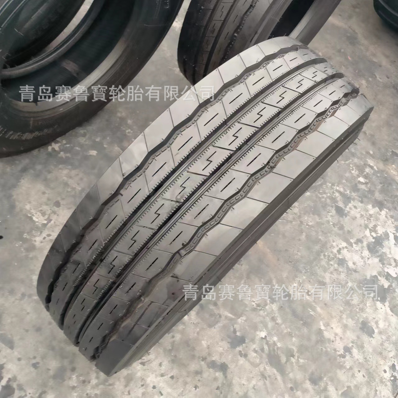305/70R22.5 载重卡车轮胎  拖挂车钢丝轮胎