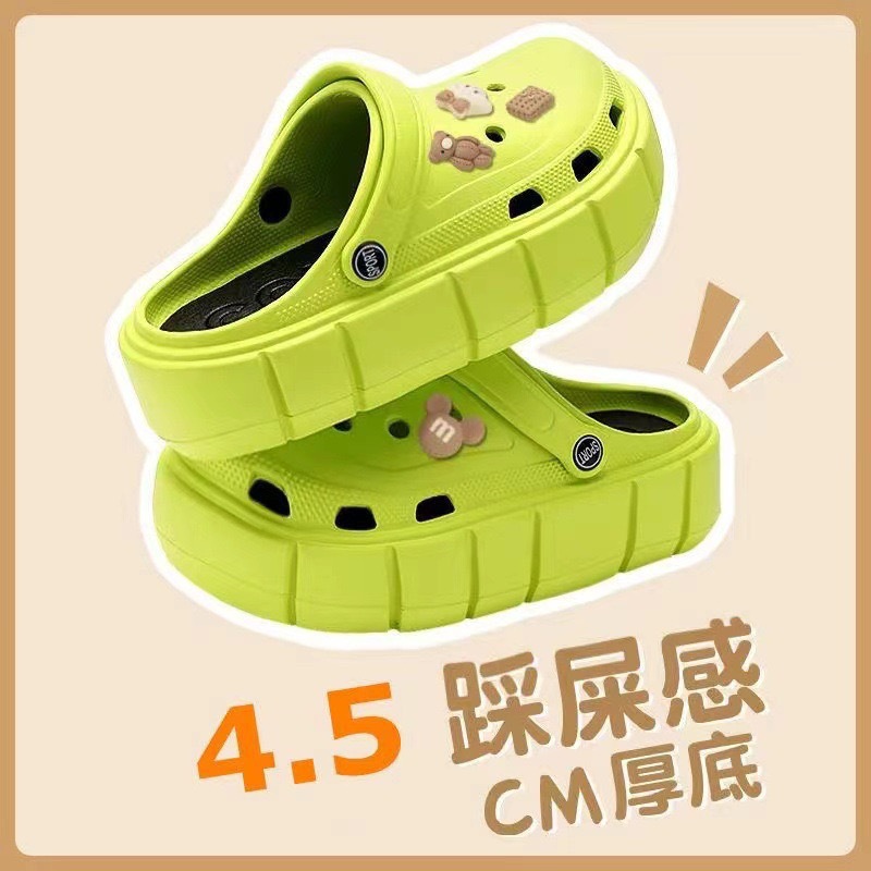 Zapatos de agujero de suela gruesa para mujer verano 2023 nueva celebridad en línea Princesa punta cerrada slip-on sandalias lindas ropa exterior para mujer