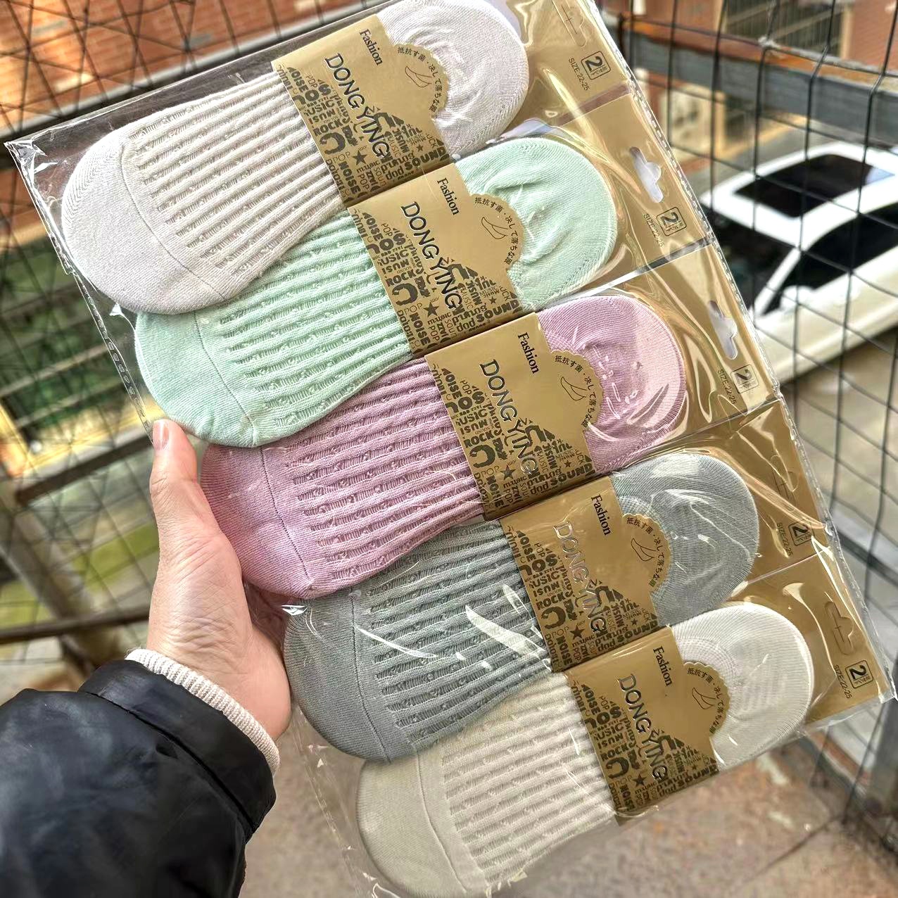 Calcetines de barco de estilo delgado de verano al por mayor Calcetines de boca baja para mujer Calcetines de mujer de color caramelo de primavera y verano Calcetines invisibles de algodón