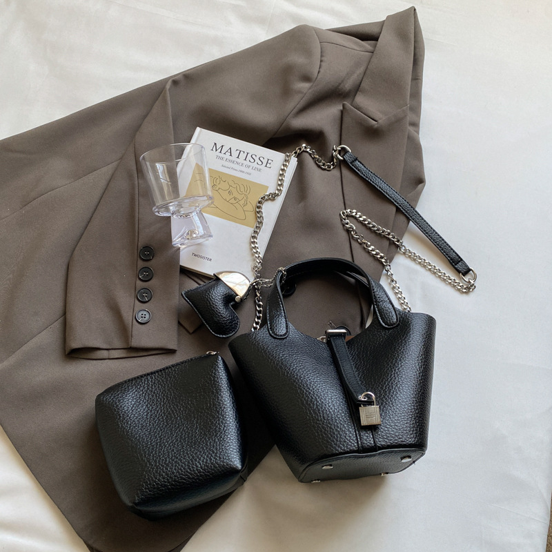 Bolso de madre de cubo de ocio simple para mujer 2025 versión coreana del nuevo bolso de mensajero exquisito de textura de moda ins