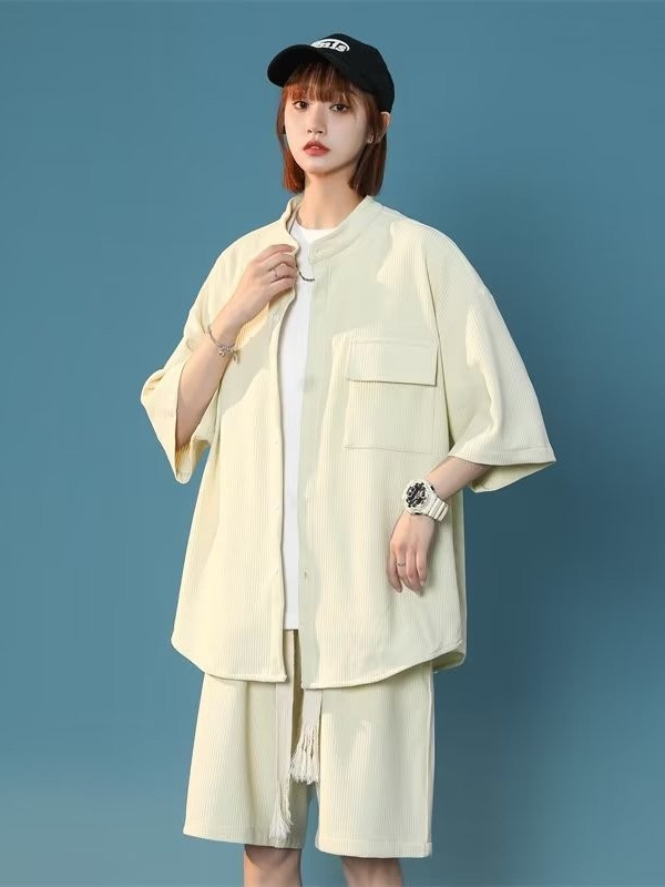 2024 nueva moda estilo de Hong Kong traje de caída de seda de hielo de alta calidad pantalones cortos de camisa de manga corta para hombre estilo de tendencia de control de conjunto para hombre