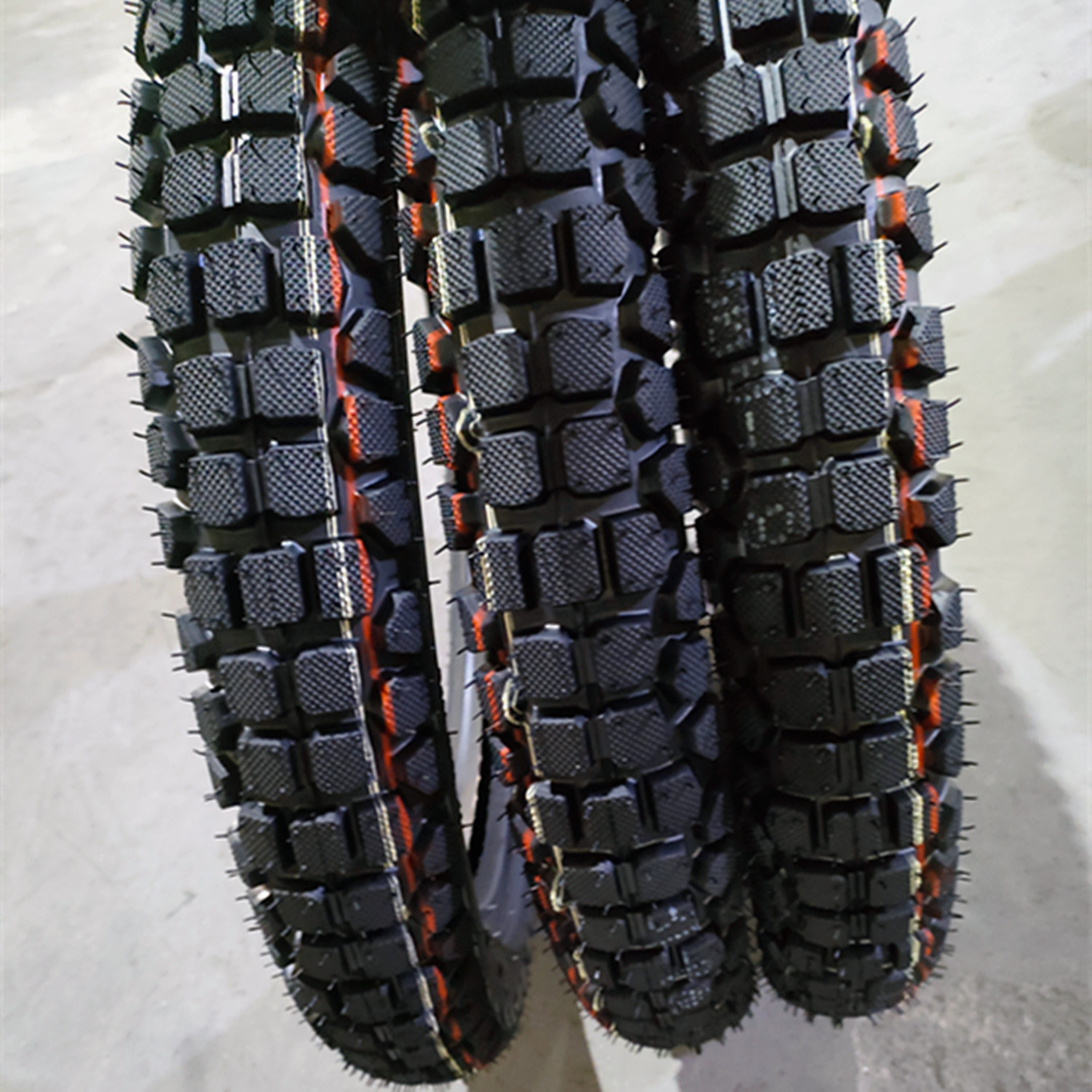 250x17 275x17 300x17  摩托车轮胎，真空胎 ，天然橡胶内外胎