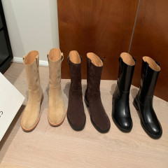 中外全皮の中筒靴の女性の靴の秋の新型の丸い頭の低いとスリーブのファッションの純色の快適な女性の中筒靴