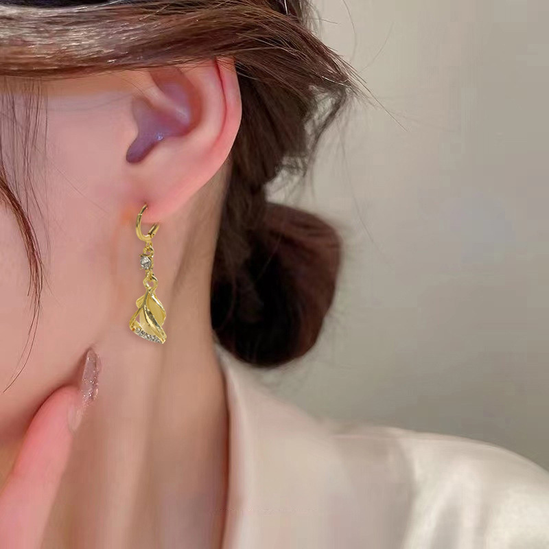Pendientes de flores de circón exquisitos de moda coreana, lujo ligero, temperamento de alta gama, súper hada, todo fósforo, pendientes de oreja de ópalo