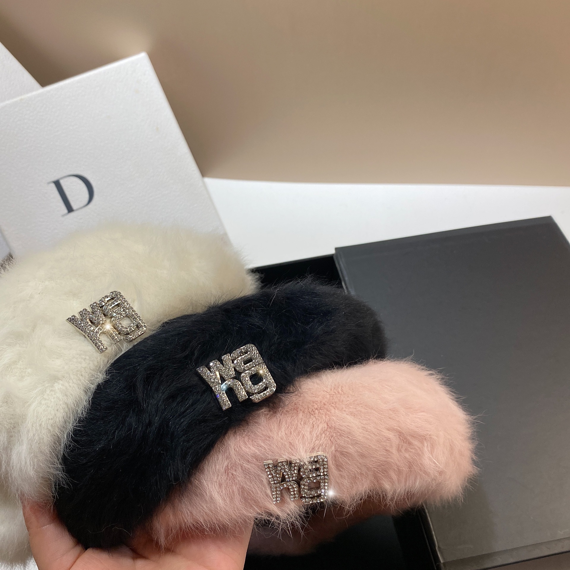 Rabbit hair beret women's Korean version autumn and winter plush diamond inlaid king octagonal fashion socialite style_voghion.com