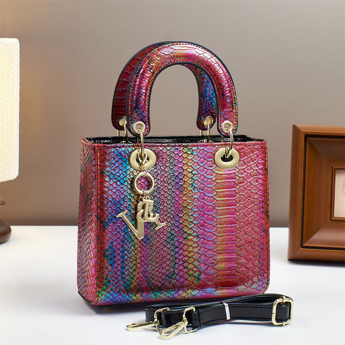 Transfronterizo 2025 nuevo bolso de moda mujer todo fósforo portátil pequeño bolso cuadrado bolso de hombro de color de contraste sentido de alta gama image 4