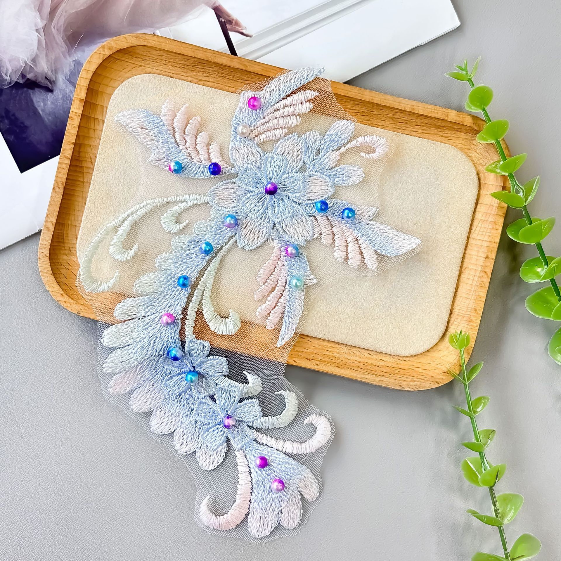 Mesh bordado cuentas de clavos decal de encaje tridimensional primavera y verano estilo nacional ropa de niños vestido princesa accesorios de ropa de China pectoral pegatinas de tela