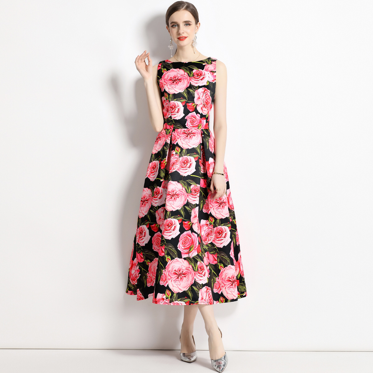 summer dress sleevless with a round collar