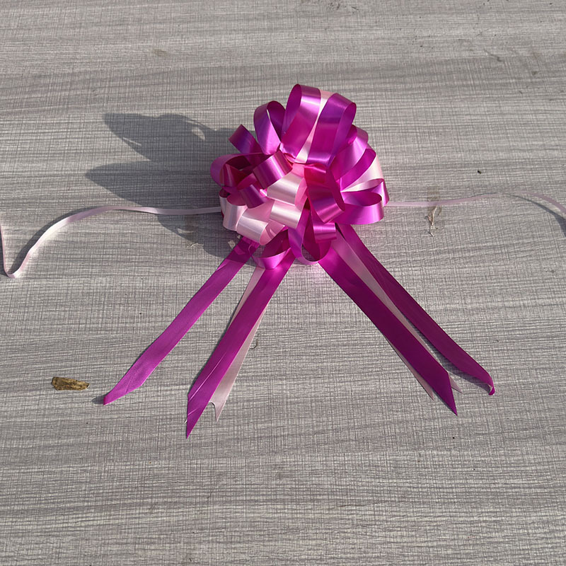 Navidad, víspera de Navidad, manzanas, manzanas, embalaje de regalos de boda, arco de boda, flores de mano, decoración del coche de boda