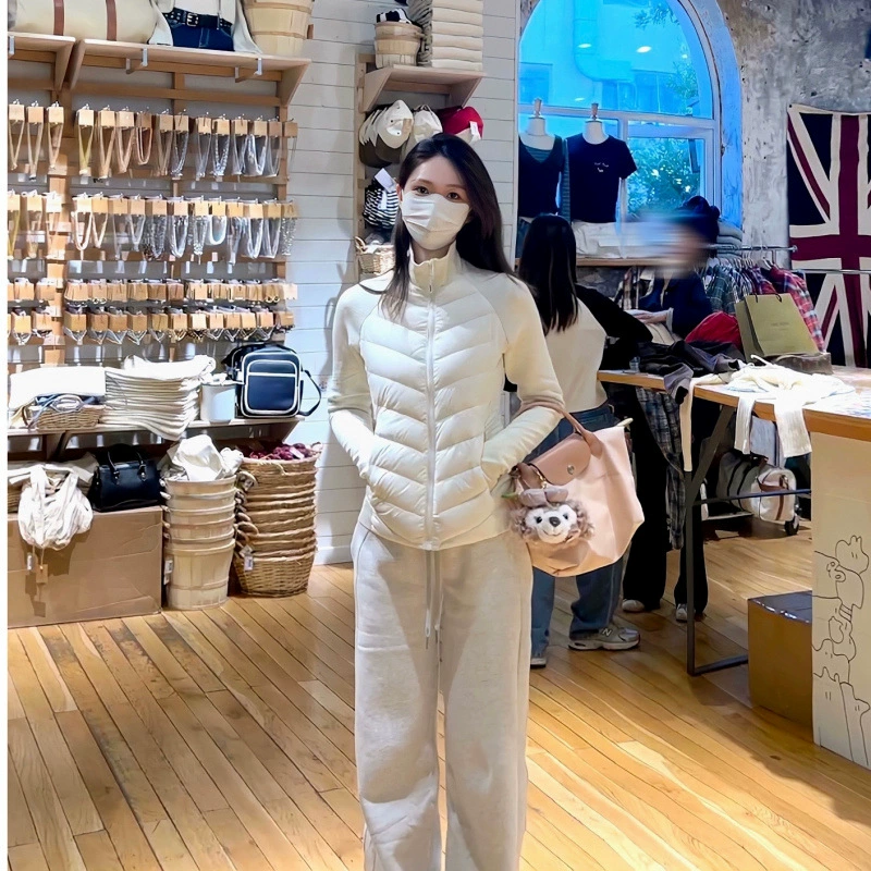 Новая корейская укороченная женская куртка-пуховик 2025 года, облегающая, легкая, теплая, для спорта