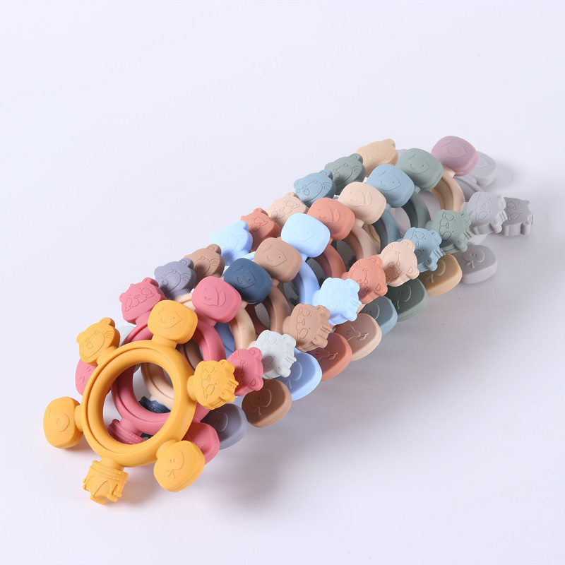 赤ちゃんのシリコンゴムの子供の歯磨き器の赤ちゃんの手は動物をつかんでおもちゃの母子用品のシリコンを噛みます。|undefined