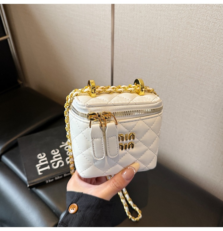 Little Bag Women 2025 Summer New Fashion diamond-shaped chain patent leather crossbody bag, versatile single-shoulder hand-carry bucket bag undefined