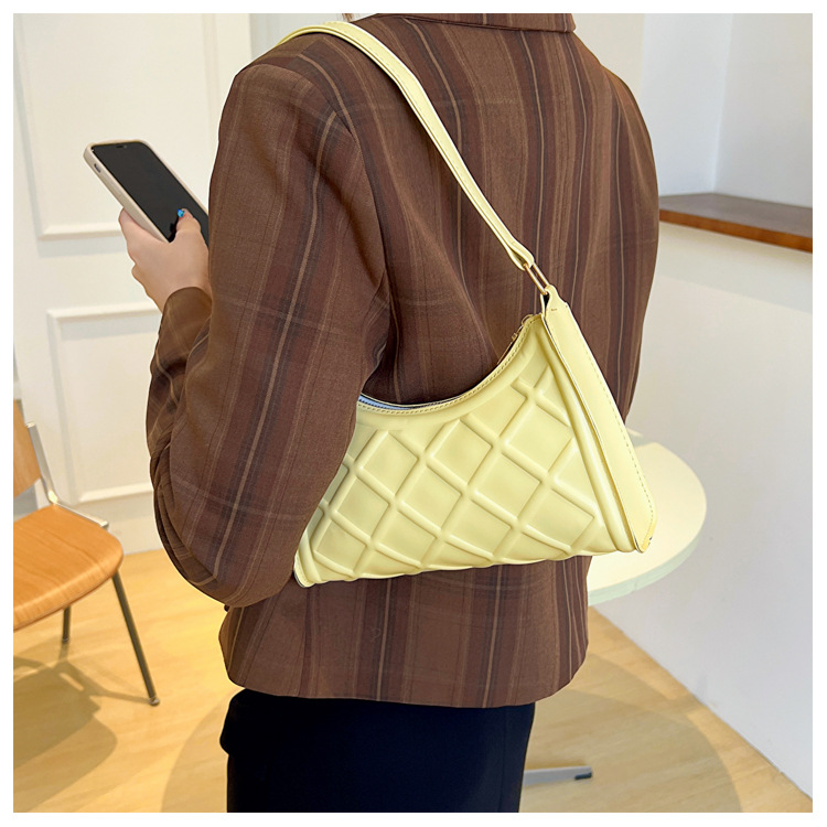 Women's Small Pu Leather Solid Color Streetwear Square Zipper Underarm Bag display picture 4