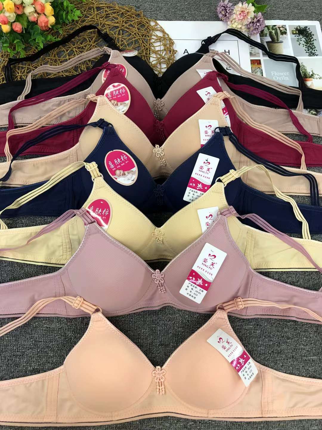 Sujetador de la ropa interior de la madre tres pechos delgada de mediana edad y ancianos sujetador inalámbrico de algodón pequeño pecho empuja hacia arriba más sujetador de tamaño al por mayor