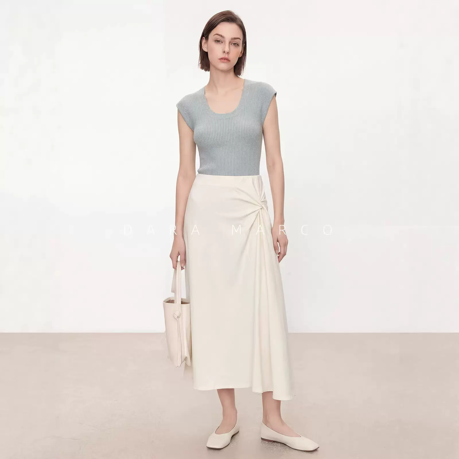 26s轻盈透气羊毛背心女大圆领阔肩无袖宽松叠穿百搭针织马甲上衣