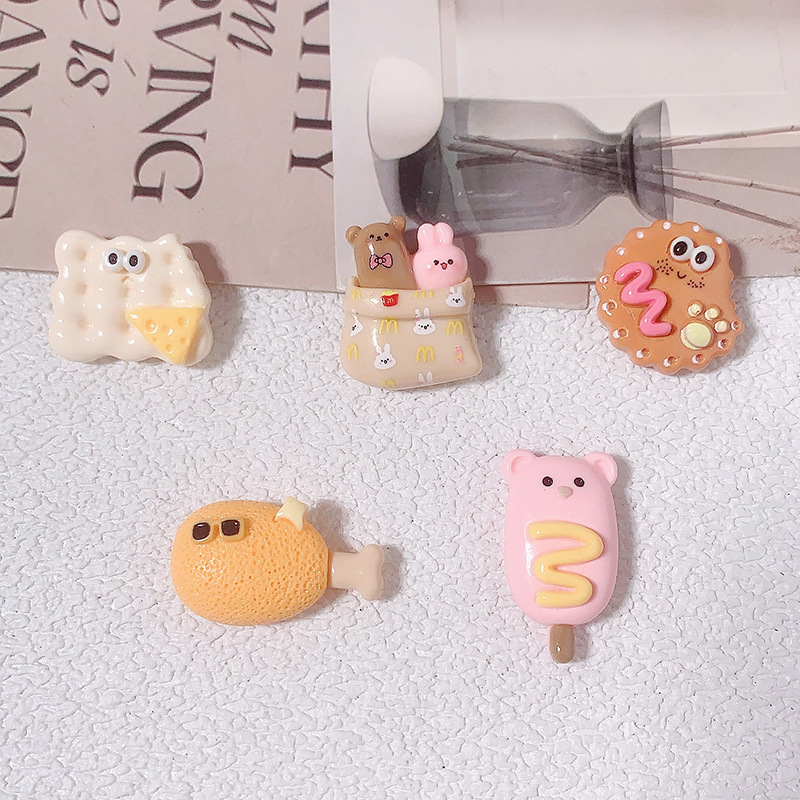 Caricatura brillante cara extraña comida DIY accesorios de resina joyas hechas a mano pinzas de pelo de casco de teléfono celular taza de agua tocado al por mayor