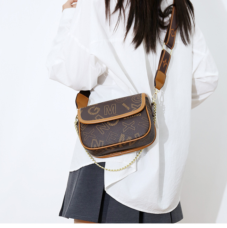 2023 Autumn New Live Broadcast Good Style Chain Saddle Bag Retro Presbyopia High-Quality Single Shoulder Diagonal Letter Women's Bag_voghion.com