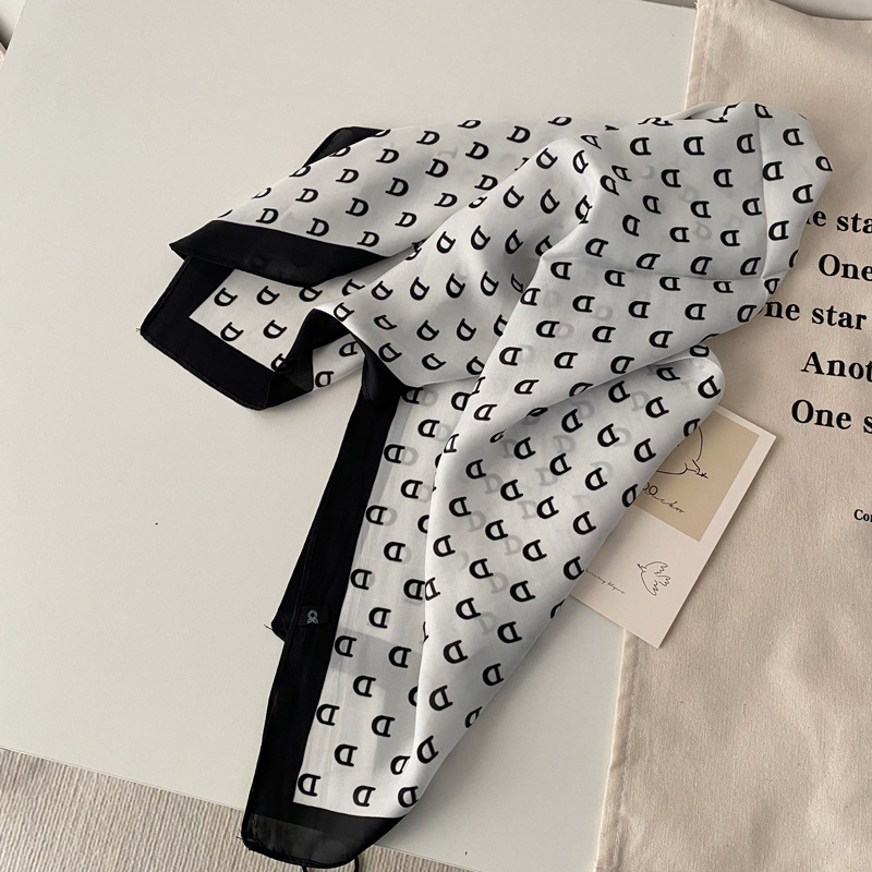 2025 primavera y otoño diadema femenina todo fósforo Baotou coreano desierto pequeño cuadrado bufanda de seda bufanda francesa con camisa verano