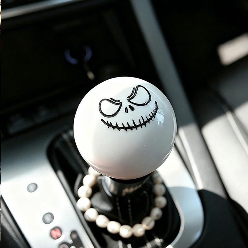 Car modification gear shift knob, manual transmission, round black and white ghost face design, resin gear stick head, universal shift lever