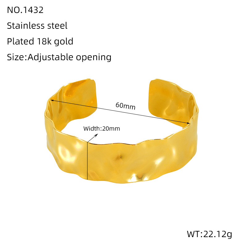 Europa y los Estados Unidos lujosos INS estilo de moda sensación de diseño pulsera de oro 18 quilates exagerado golpeado patrón C abertura pulsera de acero inoxidable