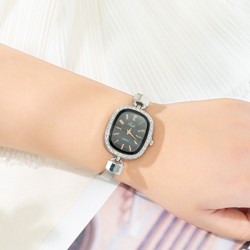Trendy New Fashion Simple Alloy Fine Mesh Belt Quartz Features Square dial Women's Watch_voghion.com