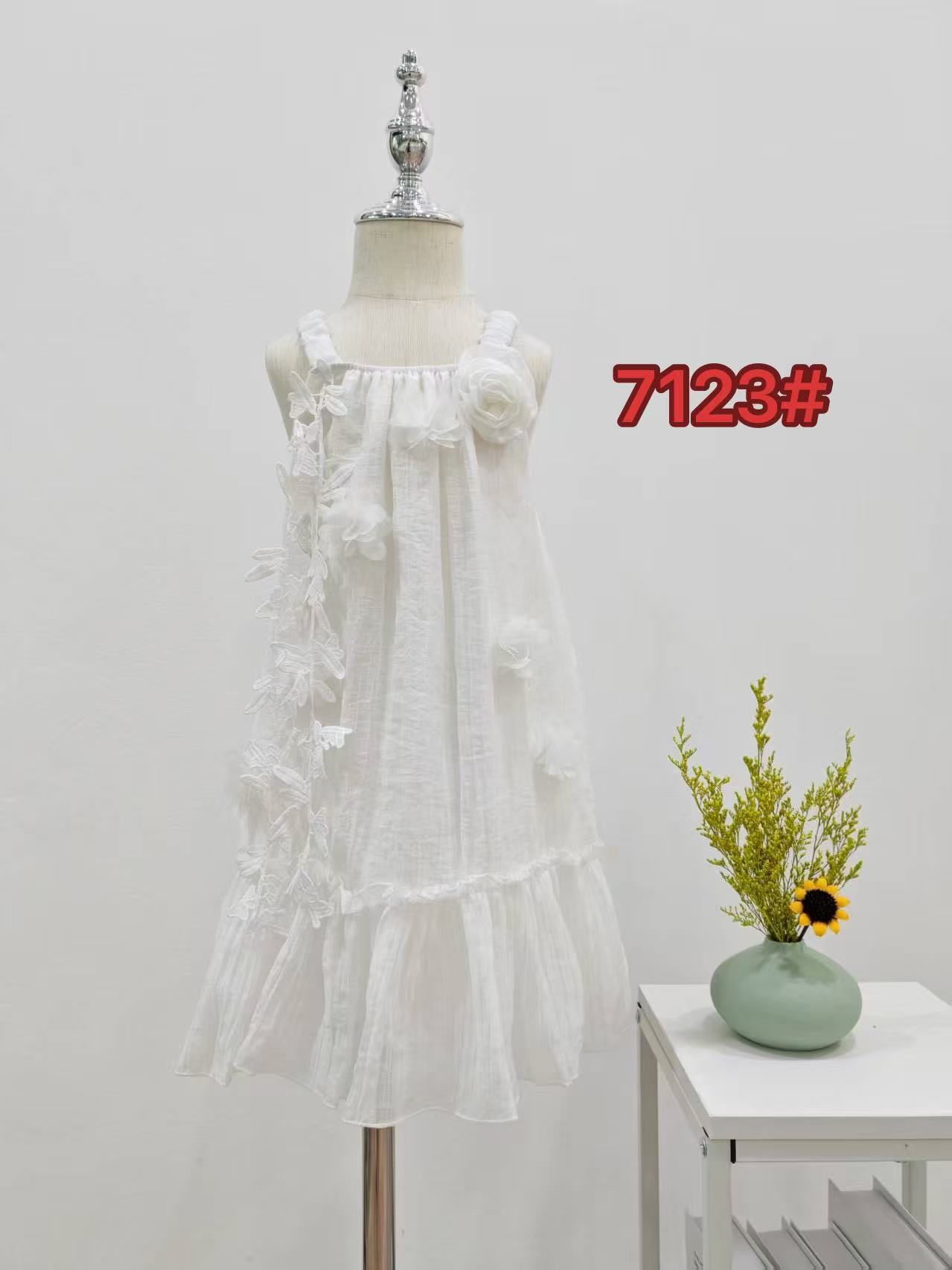 7123# White