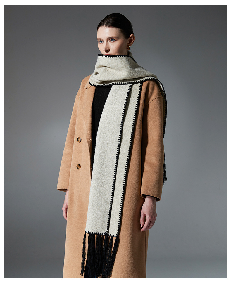 Écharpe à pompon double face de couleur unie de milieu à haut de gamme pour l'automne et l'hiver 2024_voghion.com